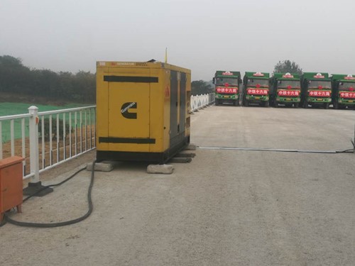 滨州电力系统的稳定性和设备兼容性如何影响发电机组的频率规格？